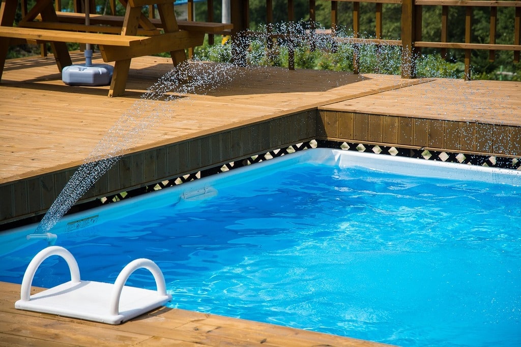 Comment intégrer une piscine design dans son jardin ?